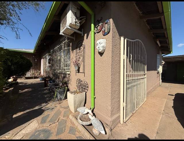 6 BEDROOM HOUSE FOR SALE IN VANDERBIJLPARK CW 6
